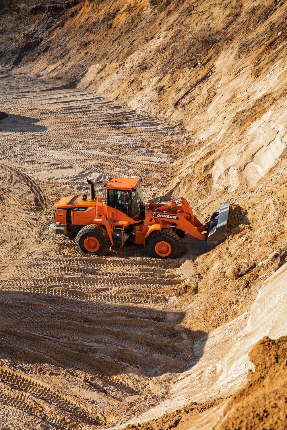 Engins de chantier sur un site en construction
